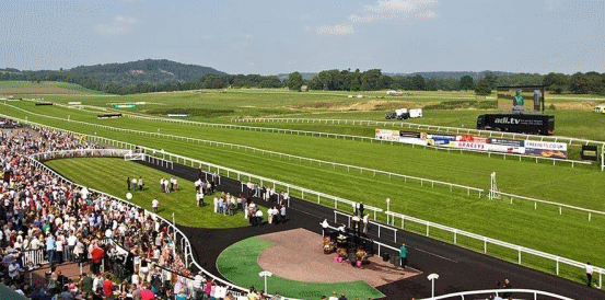 Can Queensbury Boy Win Persian War Novices' Hurdle?